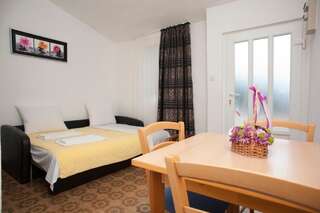 Апартаменты Apartment Mina Свети-Стефан Апартаменты с 1 спальней и балконом с видом на море-26