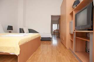 Апартаменты Apartment Mina Свети-Стефан Апартаменты с 1 спальней и балконом с видом на море-9